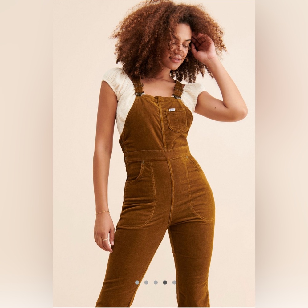 Sold out Free People brown Lee Vintage flare corduroy overalls NWT small.
